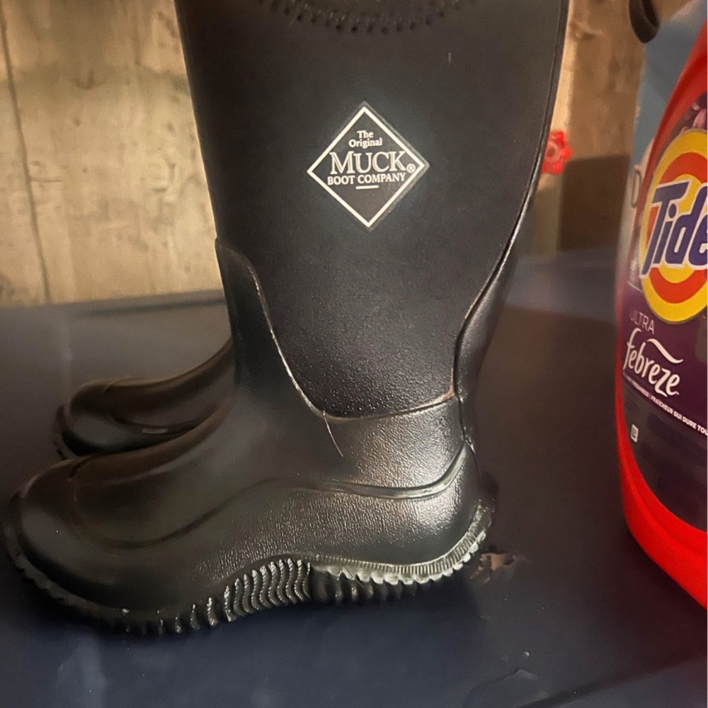 10 C muck boots